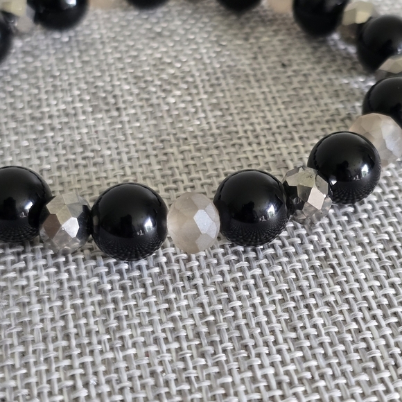 Handcrafted Glass Beaded Bead Black Silver Gray Stretch Bracelet - Picture 3 of 5